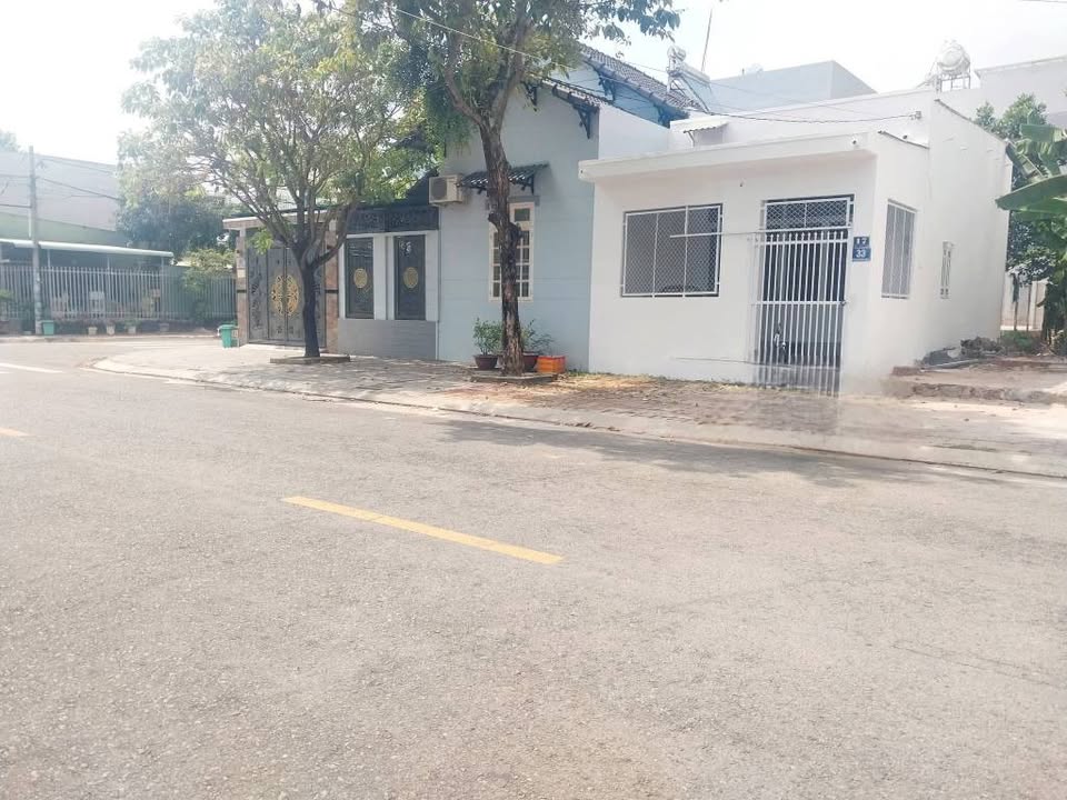 Nhà phố mặt tiền Phan Bội Châu, 125.2m² giá 3.55 tỷ - Sân vườn rộng, vị trí trung tâm!