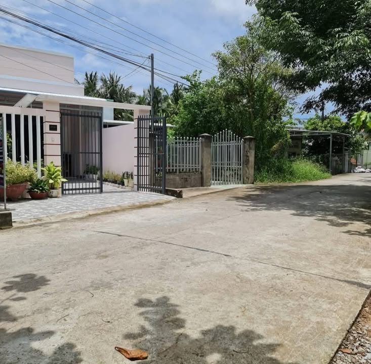 Nhà mặt tiền đường Nguyễn Văn Nhị, Rạch Giá 283m² giá 2 tỷ - Cơ hội đầu tư tuyệt vời!