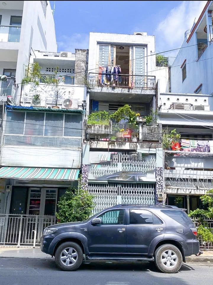 Nhà mặt tiền Ngô Quyền, Quận 10, 42m² giá 11.x tỷ - Kinh doanh đỉnh cao!