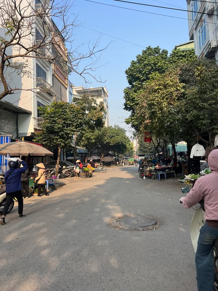 Nhà cấp 4 cho thuê mặt chợ Văn La, 50m² - Phù hợp ở và kinh doanh!