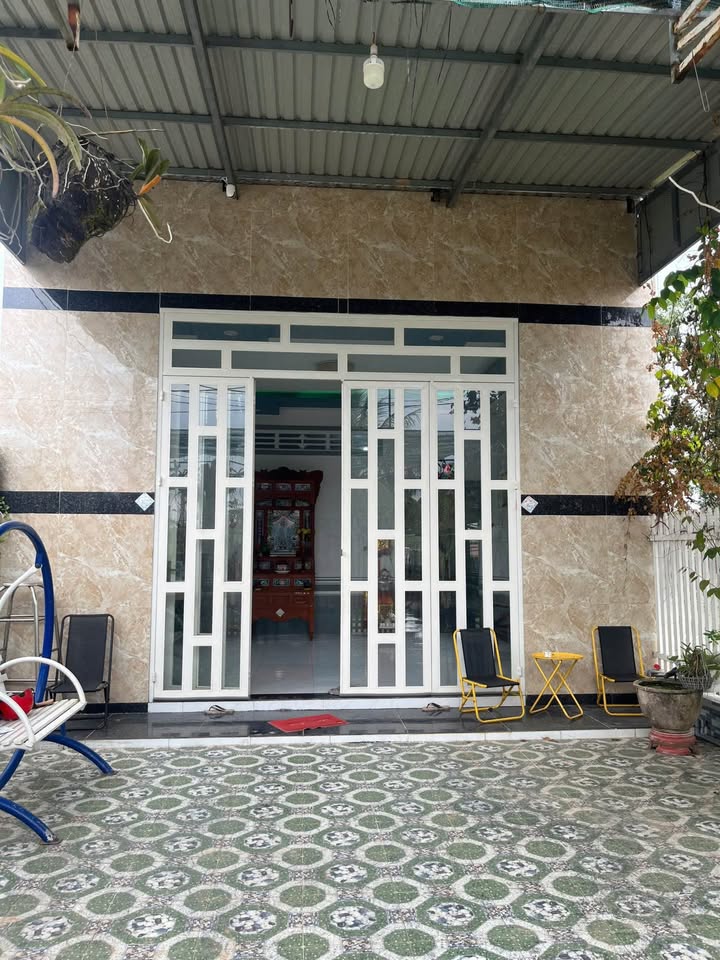 Nhà phố Châu Thành, Tây Ninh 318m² giá 1.1 tỷ - Sẵn sàng vào ở ngay!