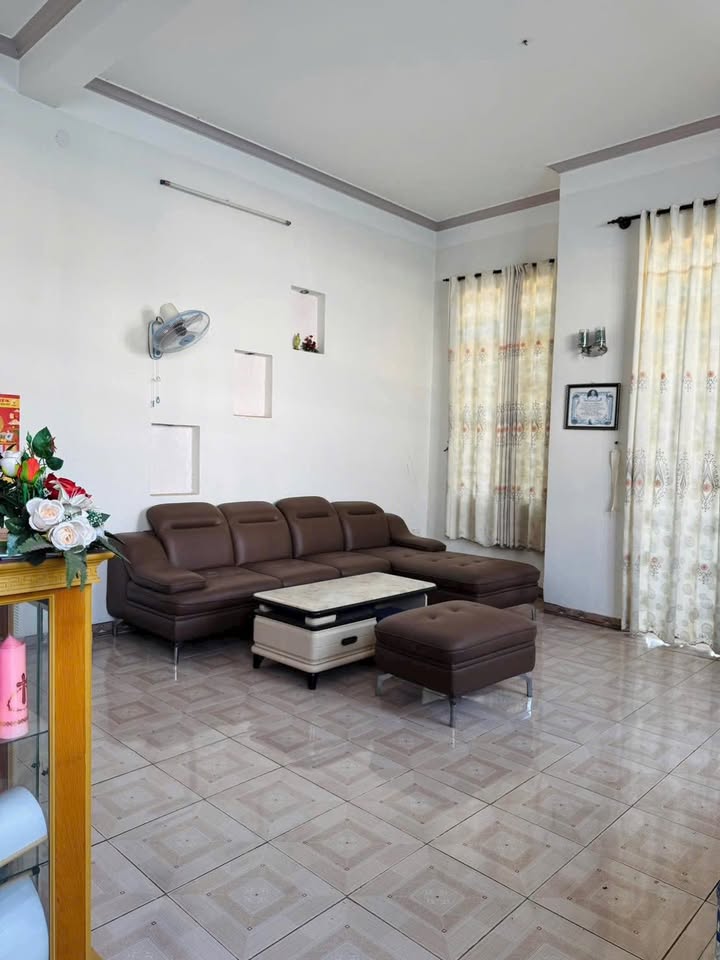 Nhà mặt tiền Mai Xuân Thưởng, Buôn Ma Thuột 140m² giá 9 tỷ - Thiết kế hiện đại, kinh doanh thuận lợi!