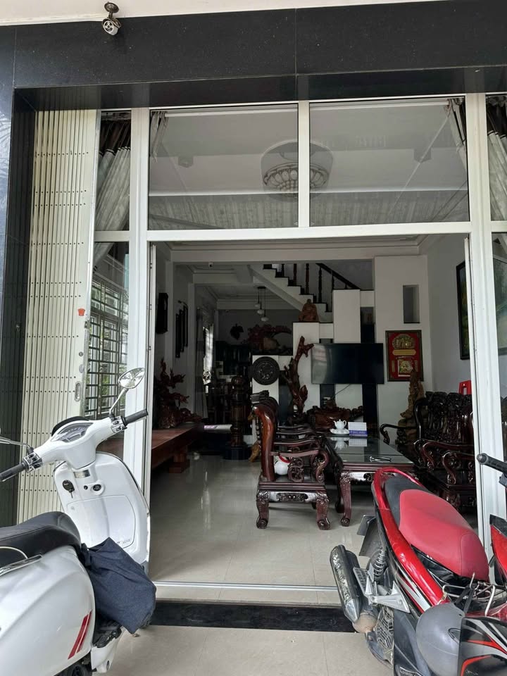 Nhà 3 tầng tại Bùi Thị Xuân, Quy Nhơn 121m² giá chỉ 2.3 tỷ - Chính chủ bán gấp!