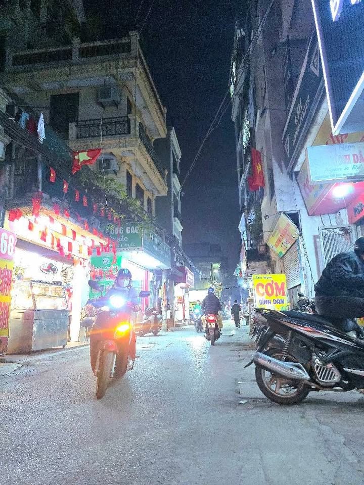 Nhà mặt phố Pháo Đài Láng, Đống Đa 74m² giá 7.4 tỷ - Kinh doanh đỉnh cao!