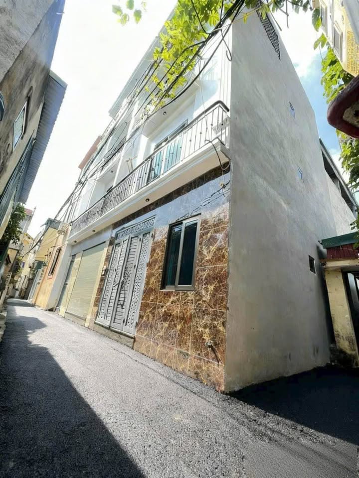 Nhà lô góc tại Thanh Trì 160m² giá 6 tỷ - Tiện ích đầy đủ, ở ngay!