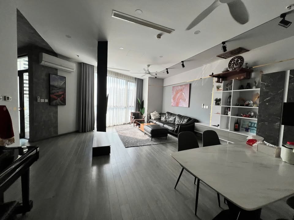 Căn hộ R2 Royal City 110m² giá 20 triệu - Full nội thất sang trọng!