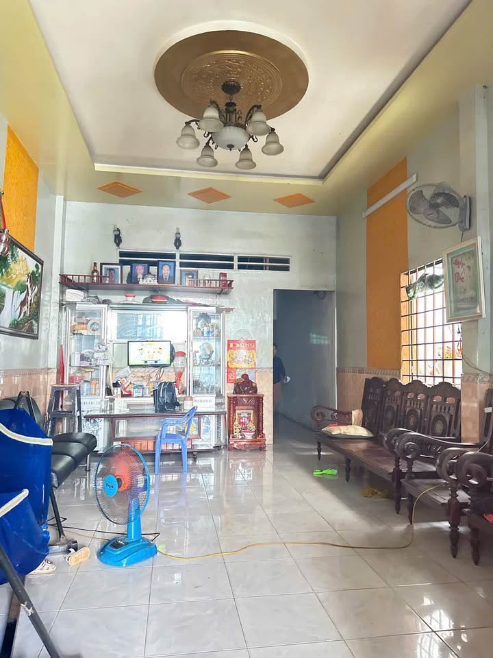 Nhà phố Trảng Dài, Biên Hòa 150m² giá chỉ 3.7 tỷ - Kinh doanh tốt, sổ riêng!