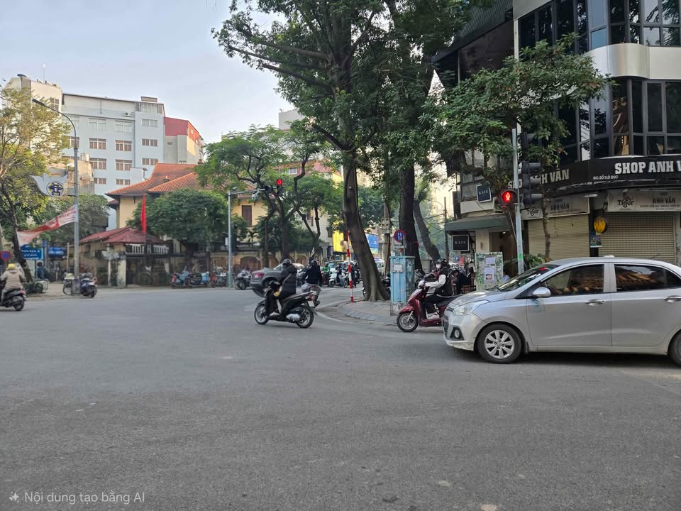 Nhà mặt phố Hàn Thuyên, Hai Bà Trưng 728m² giá 182 tỷ - Đầu tư sinh lời cao!