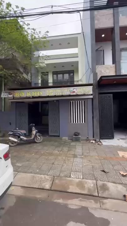 Bán nhà mặt tiền Nguyễn Chí Thanh, 90m² chỉ 2 tỷ - Nhà 2 tầng hiện đại, chính chủ!