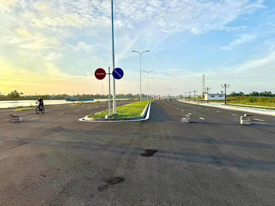 Đất bờ kè 81m² giá 8 tỷ - View sông thơ mộng, vị trí đắc địa!