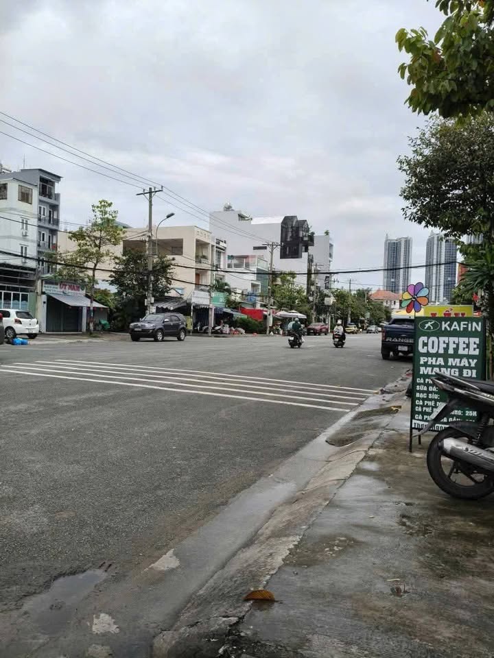 Vỉa hè cho thuê kinh doanh Lâm Văn Bền Q7 24m² - Vị trí đắc địa, đông người qua lại!