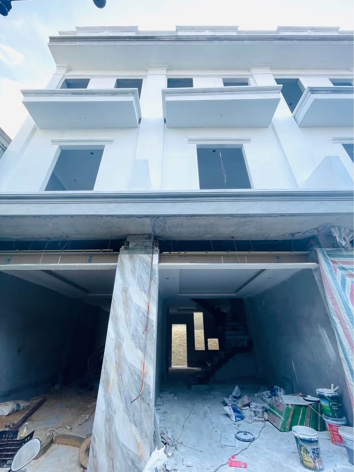 Nhà phố 3 tầng Trần Lãm 50m² giá 2 tỷ - Mặt tiền rộng rãi, gần trung tâm!