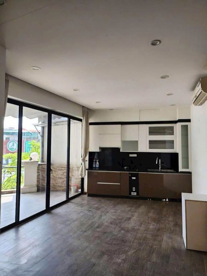 Bán nhà mặt phố Trần Khát Chân 73m² giá 63.2 tỷ - Thiết kế hiện đại, thang máy xịn sò!