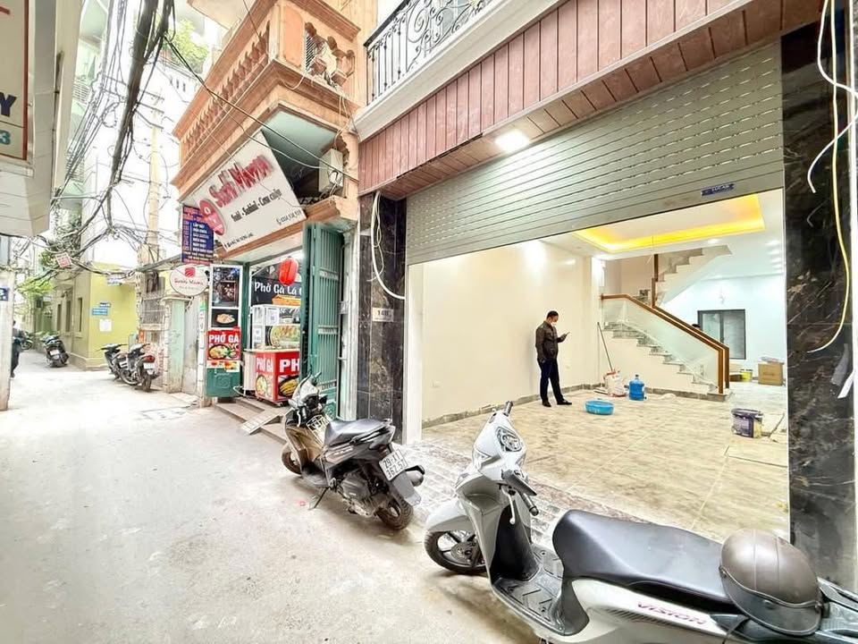 Nhà phố Đường Láng, Quận Đống Đa, 55m² giá 15 tỷ - Mặt ngõ kinh doanh, gara ô tô!