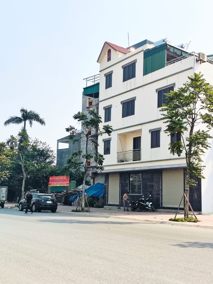 FrontHouse Ngọc Thụy Long Biên 448m² giá 15.5 tỷ - Thiết kế hiện đại, thang máy tiện lợi!