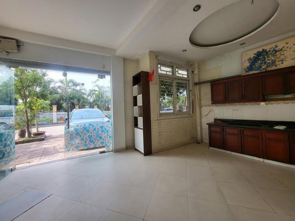 Nhà phố mặt tiền Gia Quất, Long Biên 102m² giá 11.9 tỷ - Kinh doanh thuận lợi!