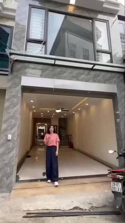 Nhà đẹp Thạch Bàn 180m² giá 11.2 tỷ - Sẵn sàng vào ở ngay!