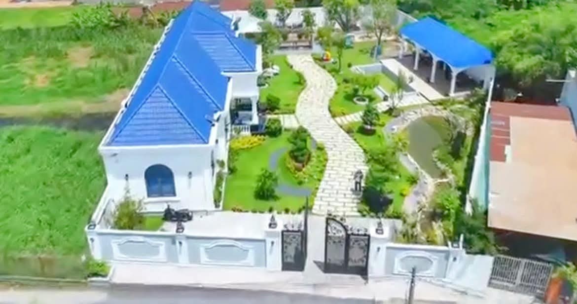 Biệt thự sân vườn 1000m² Tỉnh Lộ 823 Long An - Giá 8.6 tỷ, sổ hồng hoàn công!