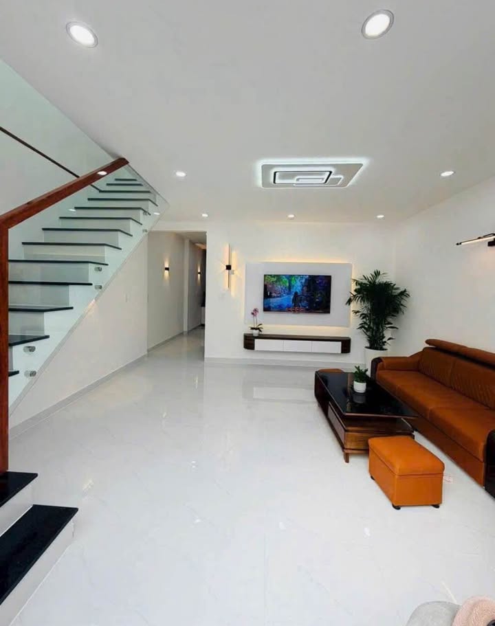 Nhà Lữ Gia Đà Lạt 60m² giá 2.6 tỷ - Nhà mới xây, ô tô vào tận nhà!