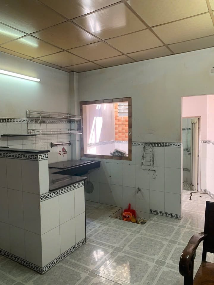 Nhà Cho Thuê Mặt Tiền Bờ Kè Hậu Giang, Quận 6, 42m² - Kinh Doanh Tốt, Giá 7.8 Triệu