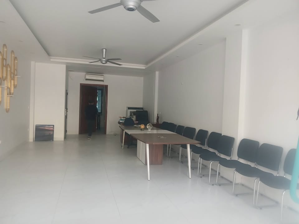 Cho thuê căn liền kề Ecopark 100m² giá chỉ 14 triệu - Không gian sống lý tưởng!