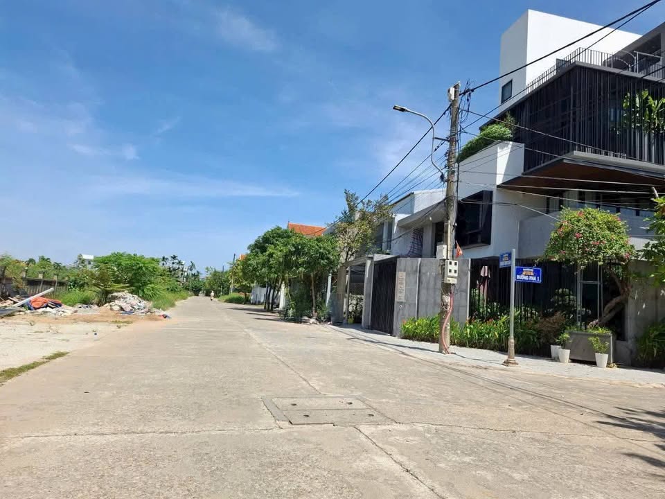 Đất nền Lại Thế, TP. Huế 79m² giá 1.8 tỷ - Vị trí đắc địa gần sân bóng!