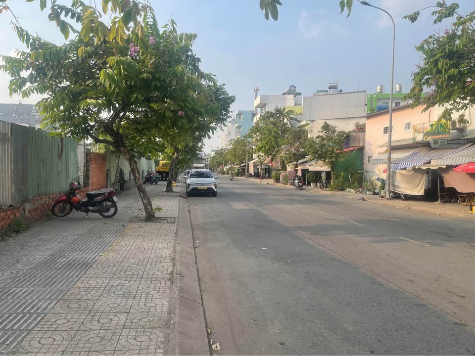 FrontHouse MTKD Quận 6 105m² giá 25 tỷ - Mặt tiền kinh doanh sầm uất!