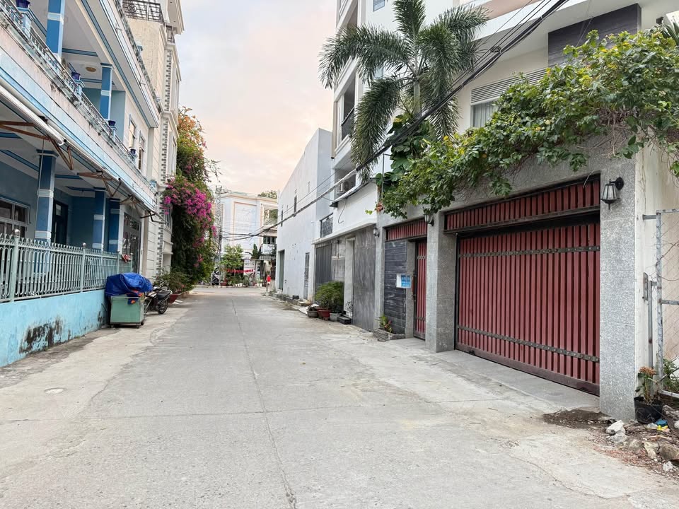 Đất đẹp gần biển Vĩnh Hòa Nha Trang 111,1m² giá 5,75 tỷ - Sổ hồng công chứng ngay!