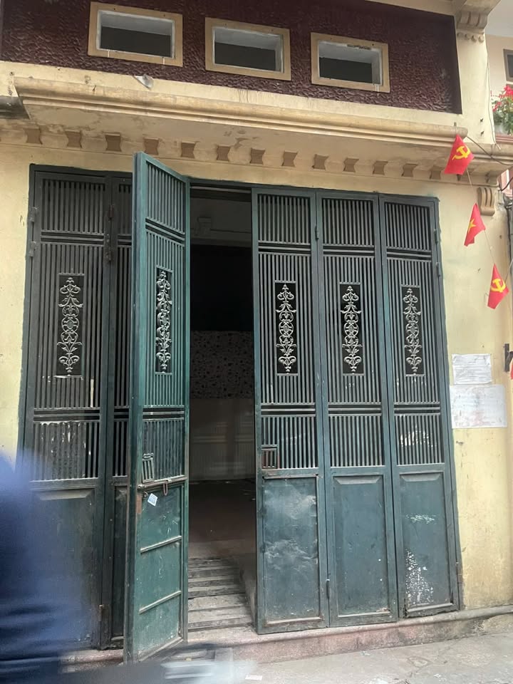 Nhà nguyên căn 3 tầng Phúc Xá, Ba Đình 100m² chỉ 15.5 triệu - Thuận tiện làm kho, văn phòng!