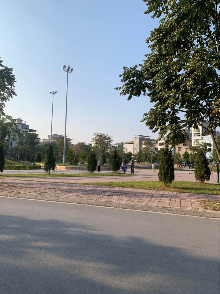 Nhà phố Ngọc Thụy Long Biên 175m² giá 9.5 tỷ - Ô tô vào tận nhà!