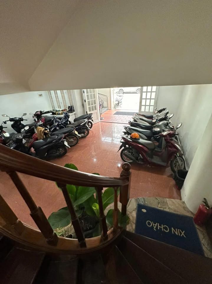 Nhà cho thuê tại 49D Hồ Văn Huê, Phú Nhuận 140m² - Không gian rộng rãi, tiện nghi!