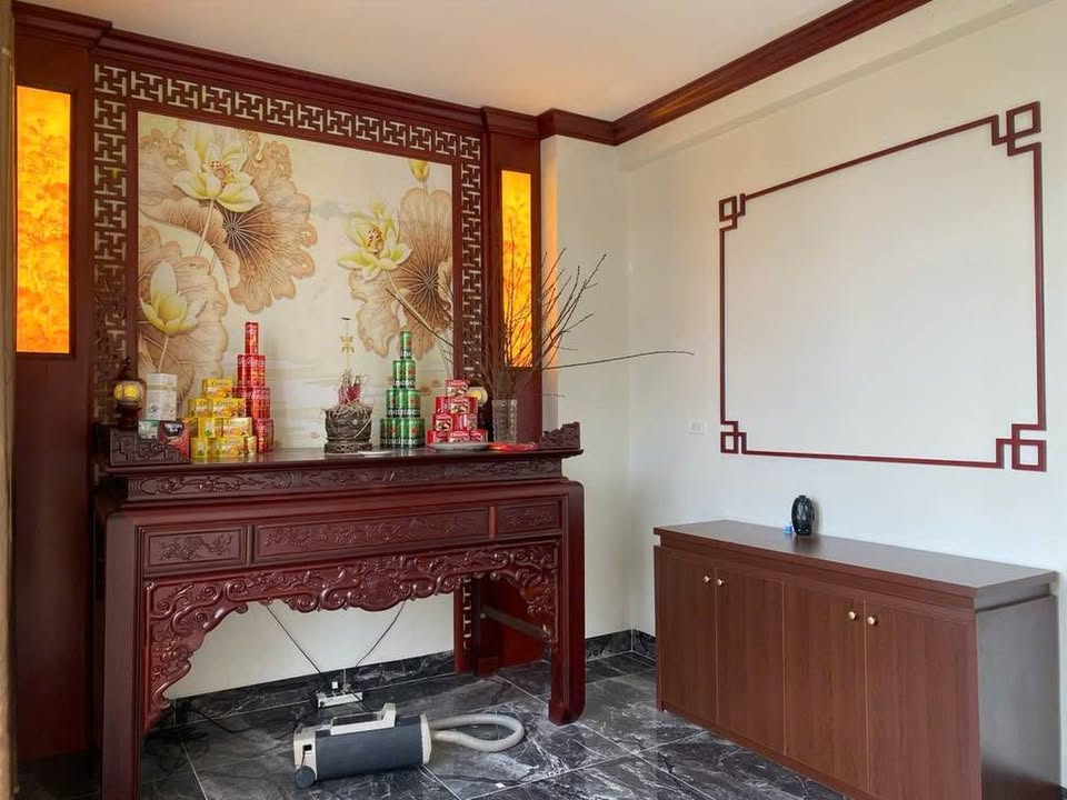 Nhà mặt hồ Ngọc Lâm 80m² giá 25 tỷ - Kinh doanh sầm uất, thiết kế hiện đại!