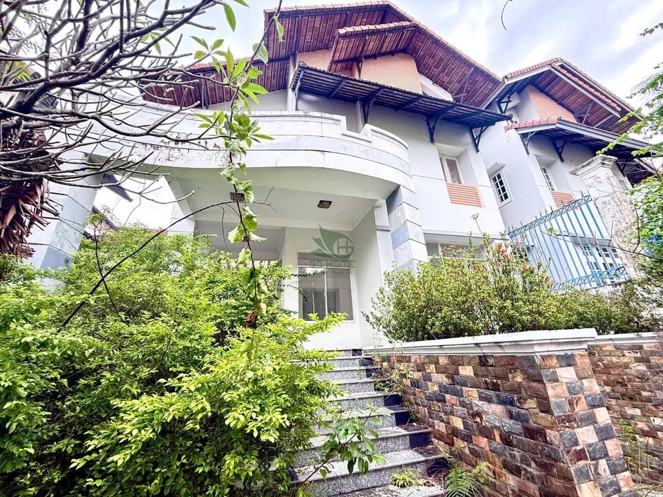 Biệt thự sân vườn 5 phòng ngủ tại Phước Đồng chỉ 15 triệu/tháng - Sống trong không gian xanh mát!