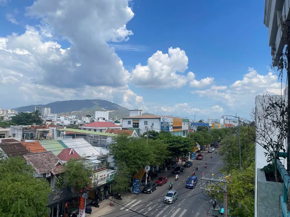 Nhà 6 tầng đường Thái Nguyên, phường Phương Sài, 52m² giá 16.5 tỷ - Dòng tiền ổn định 50 triệu/tháng!