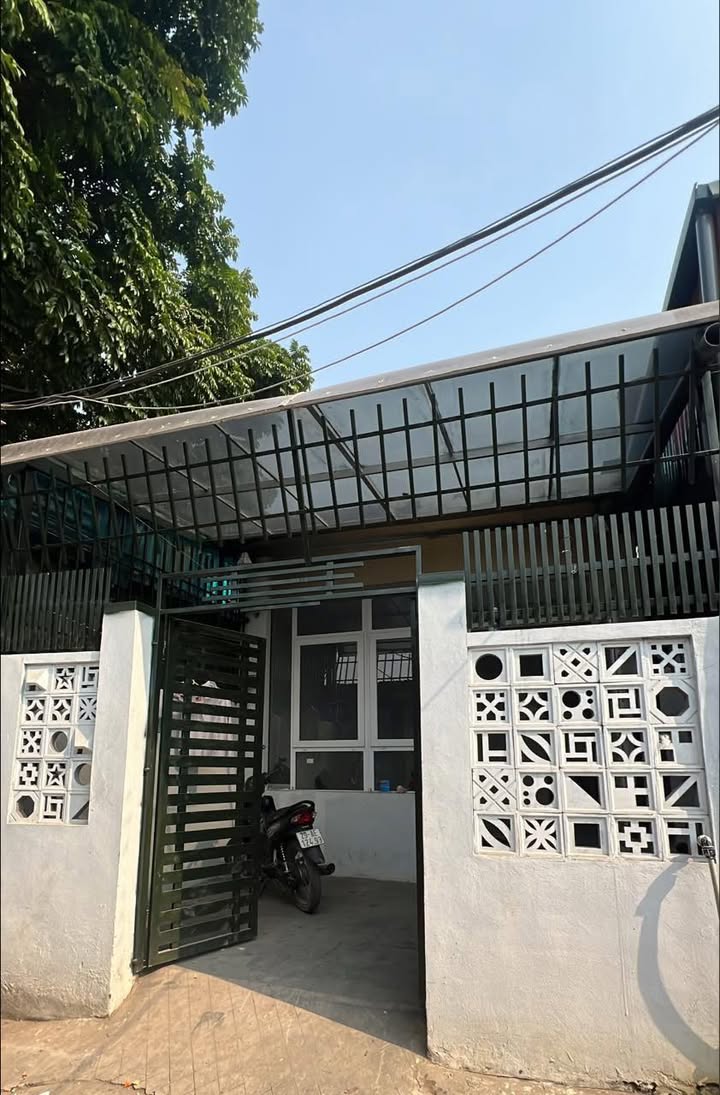 Nhà cấp 4 quận Nam Từ Liêm 70m² giá 2.9 tỷ - Vị trí đẹp, gần mặt đường Hồng Đô!