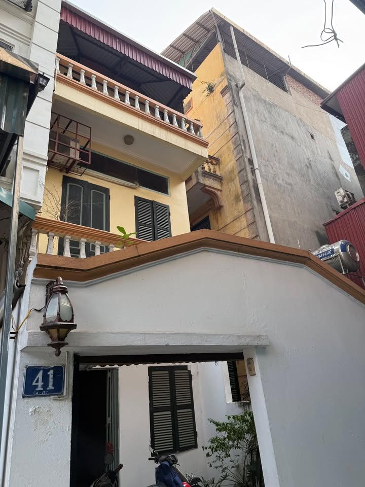 Nhà 3 tầng Trung tâm Ngã Tư Sở 42m² giá 5.7 tỷ - Sổ đỏ chính chủ, giao ngay!