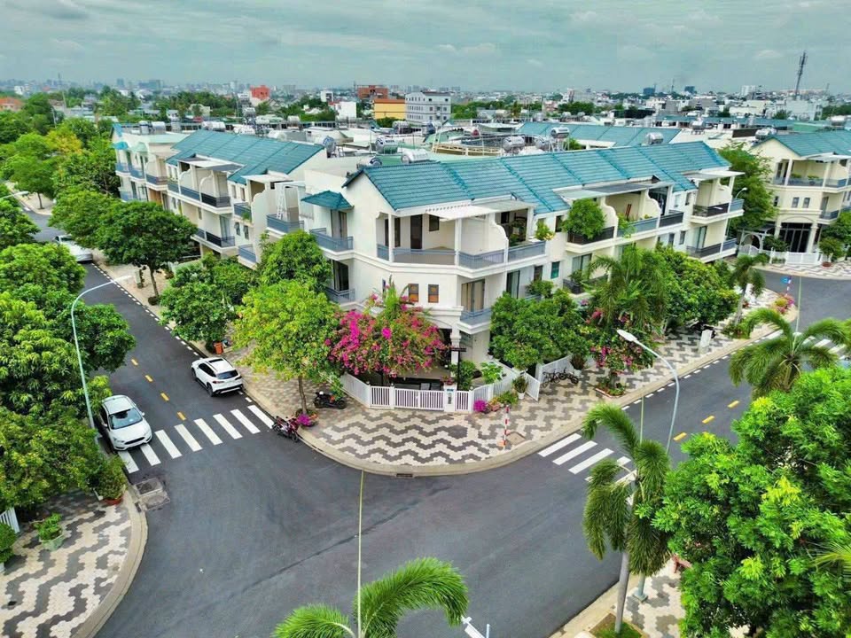 Bán Căn Góc Nhà Phố Senturia Vườn Lài, 146.3m² - Giá Giảm 15.5 Tỷ