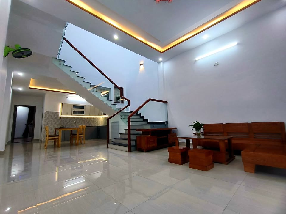 Nhà mới tại Cao Hồng Lãnh, Đà Nẵng 100m² giá 6 tỷ - Kết nối nhanh chóng!