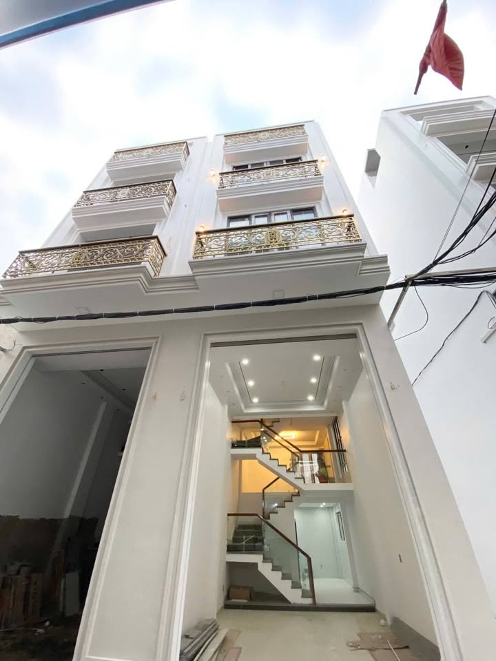 Nhà riêng Thiên Lôi - Lê Chân 240m² giá 5.3 tỷ - Ô tô vào nhà, thiết kế hiện đại!