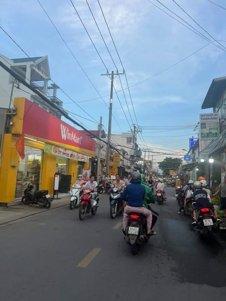 Nhà Góc 2 Mặt Tiền Đường Đông Hưng Thuận 02, Quận 12 - Kinh Doanh Sầm Uất, Giá 10.7 Tỷ!