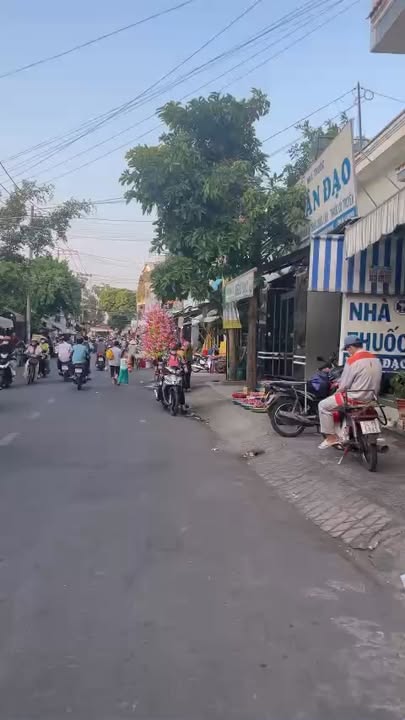 Bán Biệt Thự Mặt Tiền Đường Hiệp Thành 18, Quận 12 - Vị Trí Đắc Địa, Kinh Doanh Thuận Lợi!