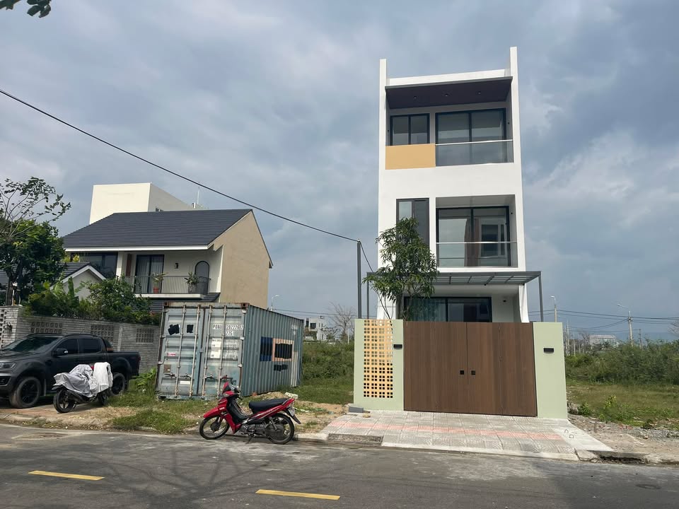 Đất nền góc 2 mặt tiền Nam Hoà Xuân, Đà Nẵng - Diện tích 166m², giá chỉ 11.3 tỷ!