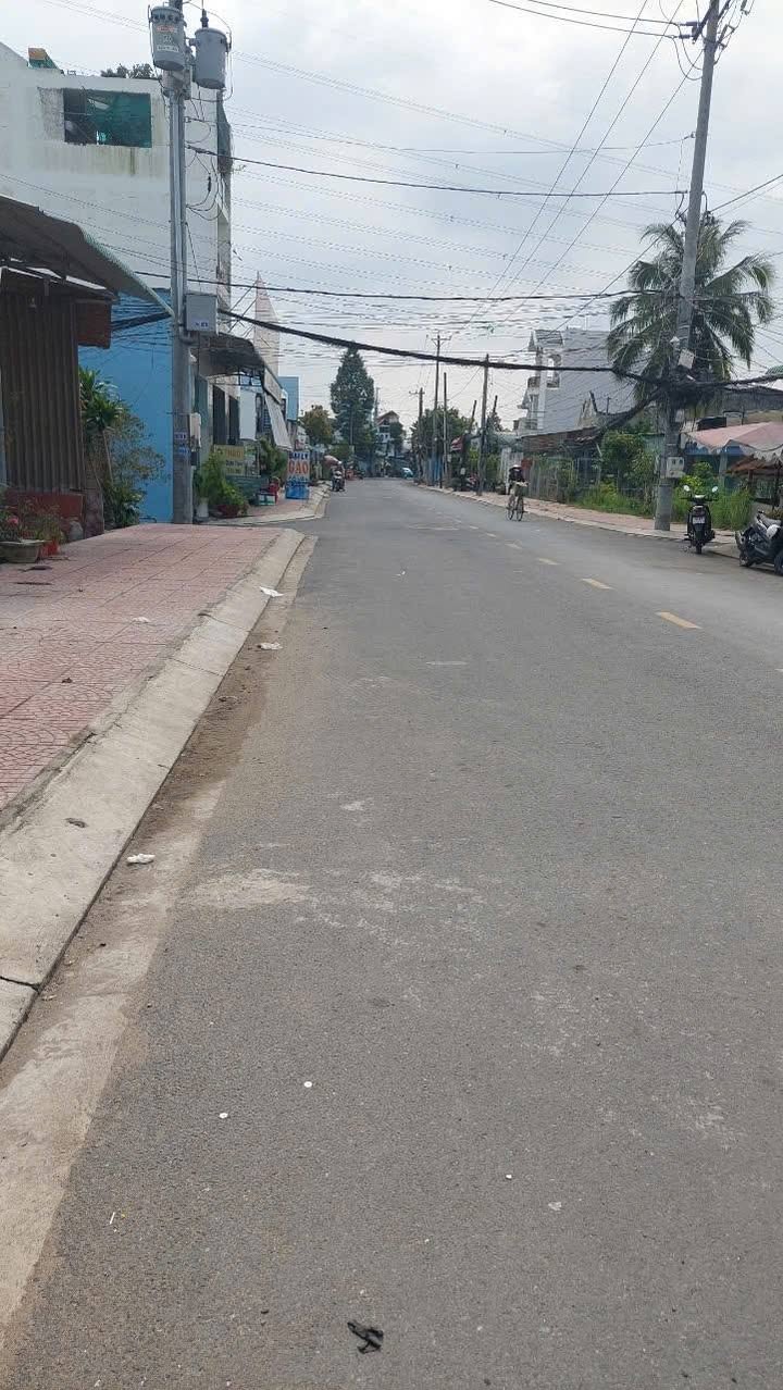 Nhà mặt tiền đường Nguyễn Thị Hạnh, Tân An, Long An 1230m² - Tiềm năng kinh doanh lớn!