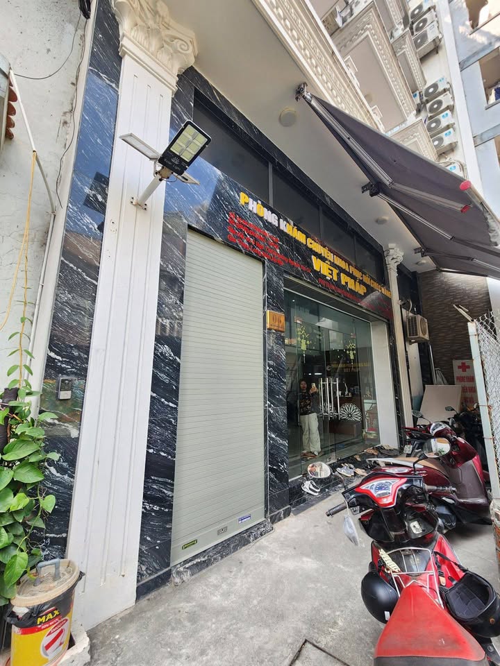 Bán gấp FrontHouse quận Long Biên 134m² giá 36.2 tỷ - Ô tô đỗ cửa, có thang máy!