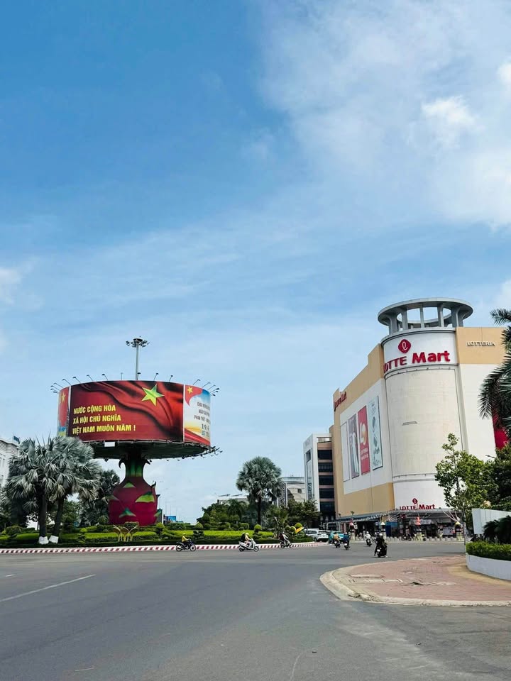 Nhà mặt tiền Tôn Đức Thắng, Phan Thiết 165.5m² giá 12.5 tỷ - Kinh doanh sầm uất!