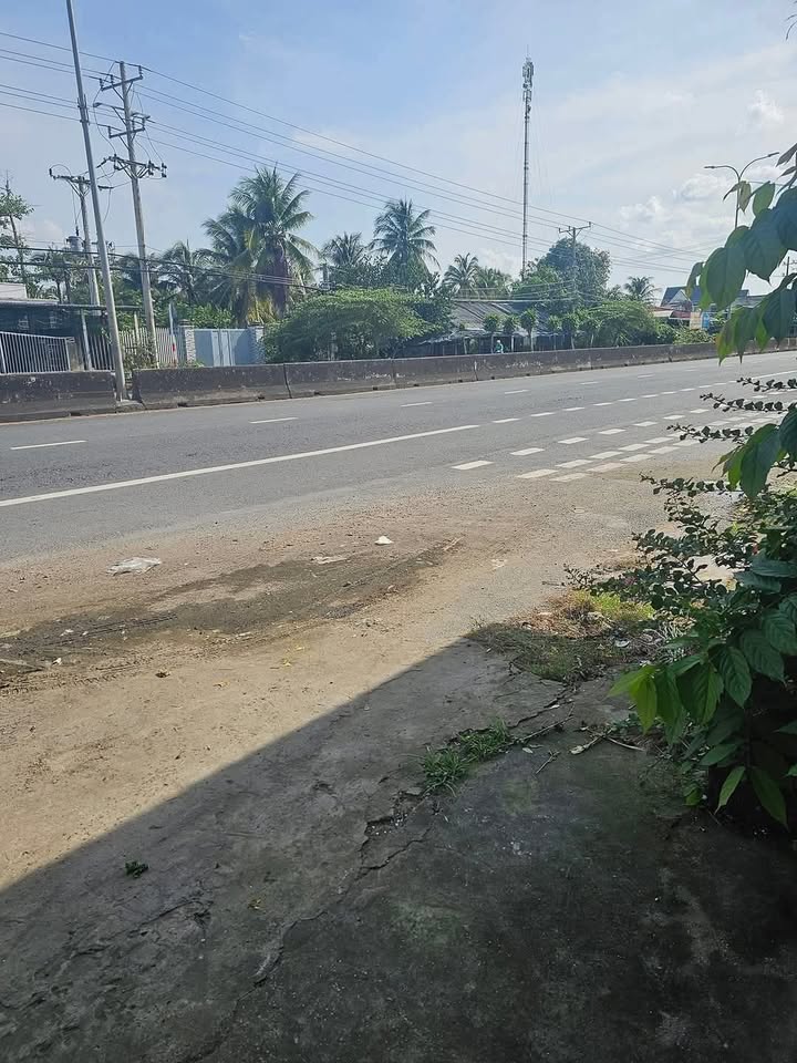 Đất mặt tiền QL1A, Thị trấn Bình Phú, 10,800m² - Cơ hội đầu tư sinh lời!