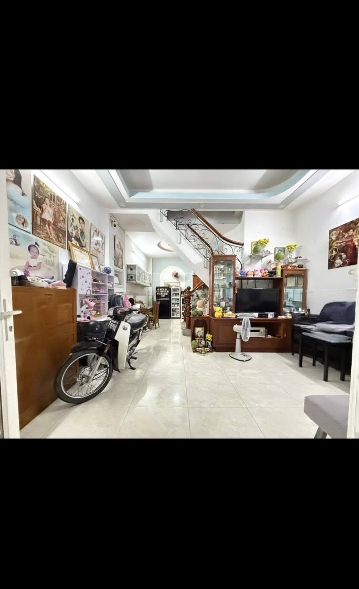 Nhà phố Hẻm xe hơi Cách Mạng Tháng 8, Quận 3 - 37m² giá 5.3 tỷ - Tiện ích đầy đủ, giao thông thuận lợi!