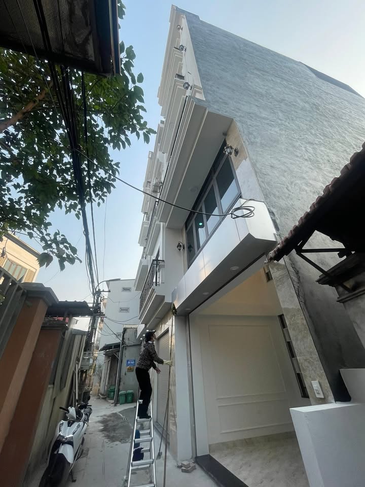 Nhà 5 tầng Phường Mai Dịch, Cầu Giấy 43m² giá 5.5 tỷ - Ô tô vào tận cửa!