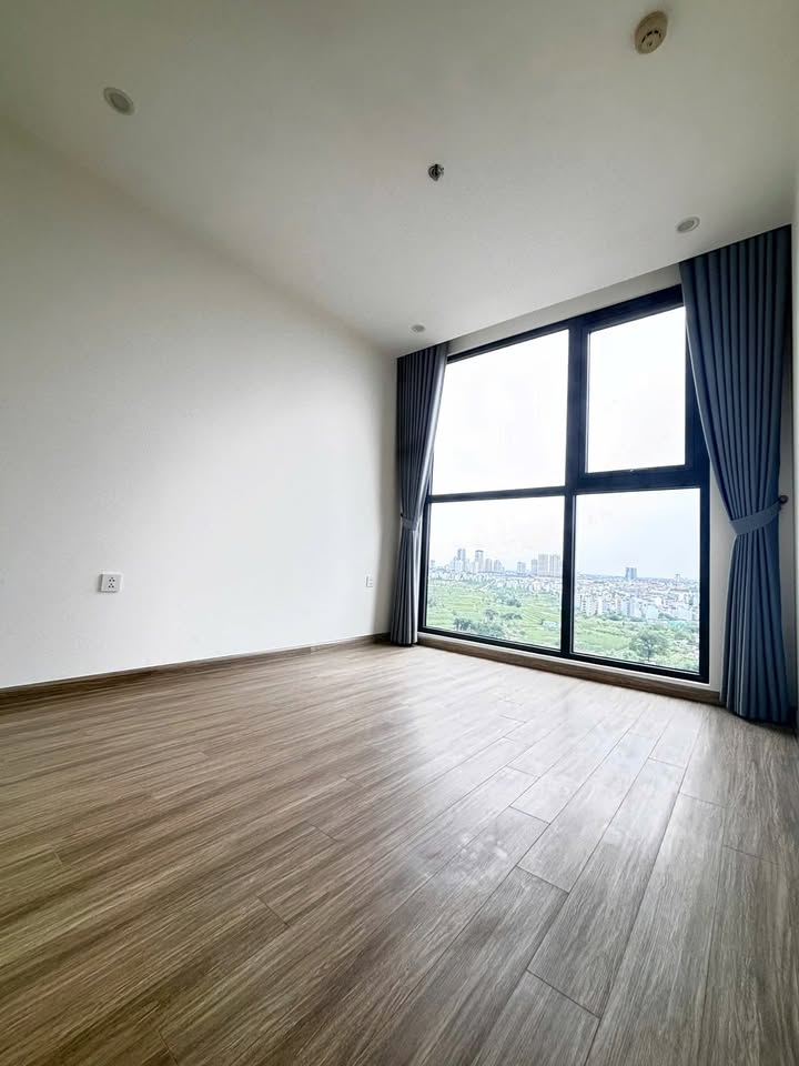 Căn hộ 3 phòng ngủ Vinhomes Smart City 81m² giá 7 tỷ - Tầng trung view bể bơi thoáng đãng!