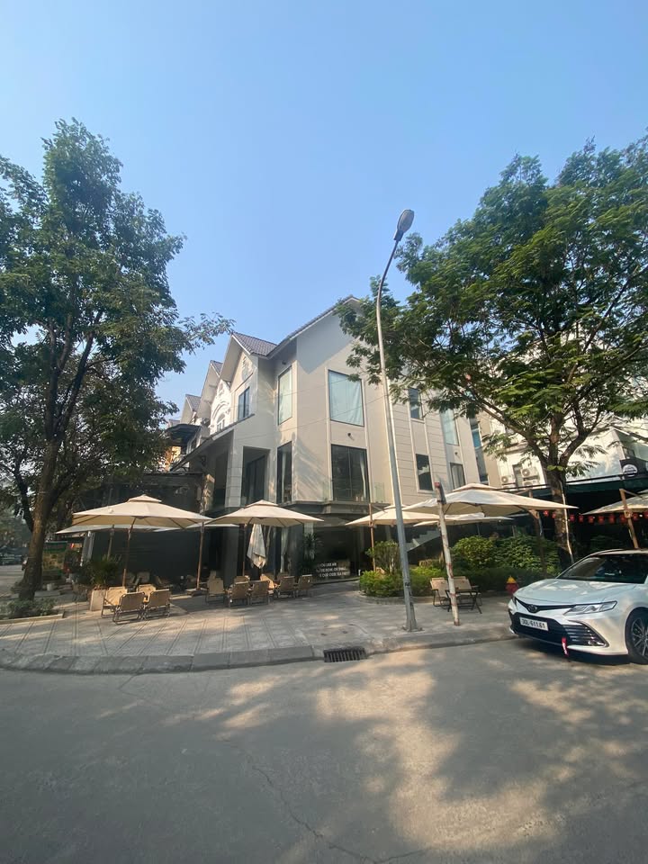 Sang nhượng quán cafe lô góc 120m² tại Khu A Geleximco - Giá chỉ 1.5 tỷ!